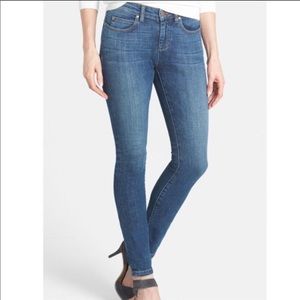 Eileen Fisher High-Rise Narrow Straight Leg Medium Wash Jeans size 6